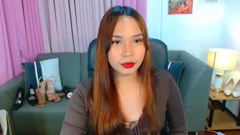 oliviahutton online show from May 8, 1:53 am