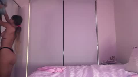 Olivia Lopez online show from October 2, 7:35 am