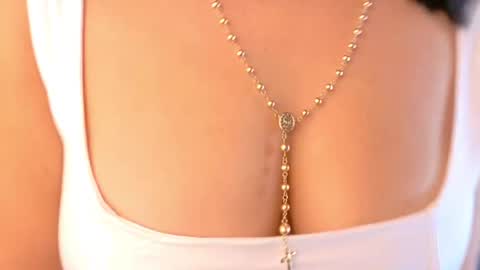 Olivia Mcneill  online show from September 19, 2:05 pm