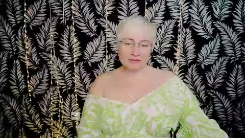 Kelly online show from April 14, 10:04 am