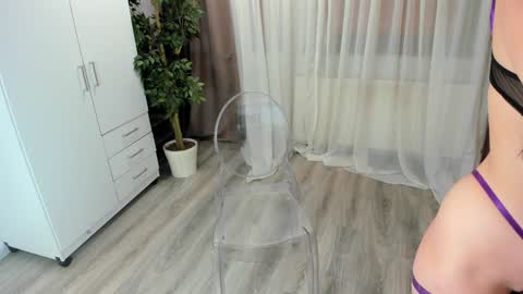 Snapshot of oliviarimes chatting on December 11, 7:09 am Alina online show from December 11, 7:09 am