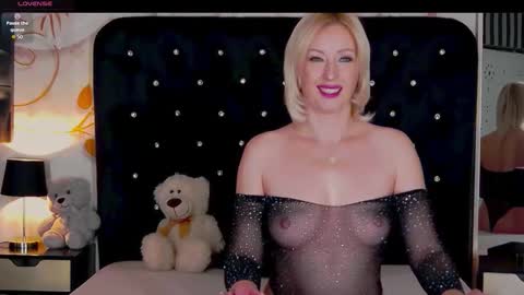 Olivia online show from October 18, 6:53 pm