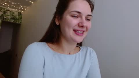 Snapshot of oliviashiny chatting on December 11, 6:36 am Olivia online show from December 11, 6:36 am