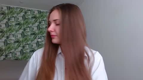 Snapshot of oliviashiny chatting on October 15, 5:21 am Olivia online show from October 15, 5:21 am