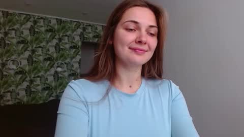 Snapshot of oliviashiny chatting on October 31, 7:34 am Olivia online show from October 31, 7:34 am