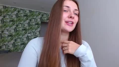 Snapshot of oliviashiny chatting on October 17, 5:43 am Olivia online show from October 17, 5:43 am