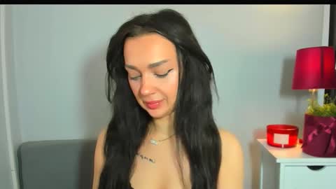 OliviaWomen online show from February 24, 7:51 am