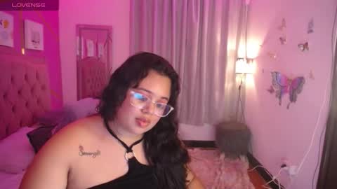 Snapshot of oliviia_cute chatting on October 10, 4:28 am oliviia_cute online show from October 10, 4:28 am