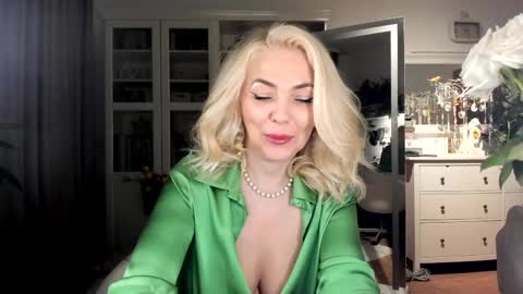 ollalla7 online show from April 12, 8:22 pm