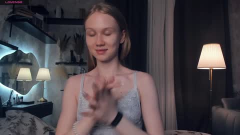 Snapshot of one_1ove chatting on October 8, 8:13 pm Ana online show from October 8, 8:13 pm