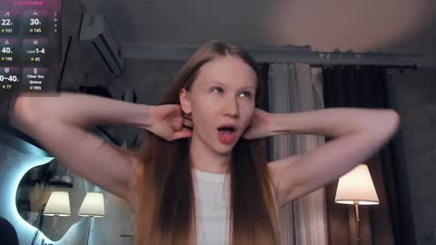 Snapshot of one_1ove chatting on October 6, 7:29 pm Ana online show from October 6, 7:29 pm