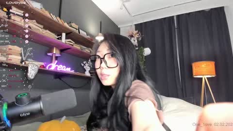 Snapshot of one_1ove chatting on February 2, 9:30 am Ana online show from February 2, 9:30 am