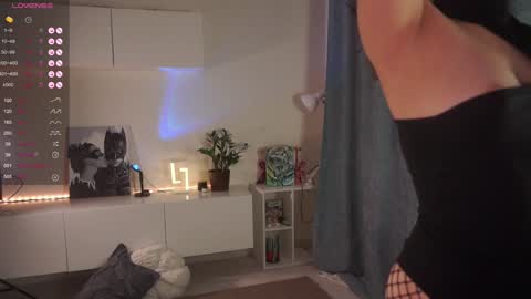 Snapshot of oneo_ chatting on October 23, 9:32 pm Dolores-Lola-Loli online show from October 23, 9:32 pm