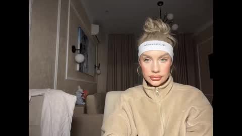 onesweet_baby online show from February 7, 7:17 pm