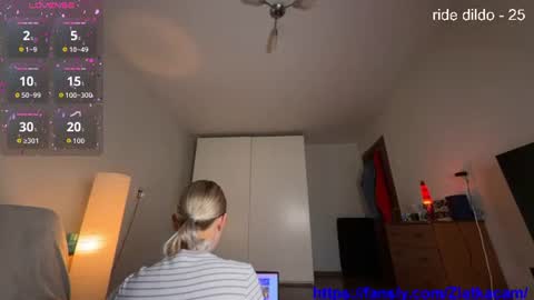 onezyzz1 online show from July 14, 4:17 am