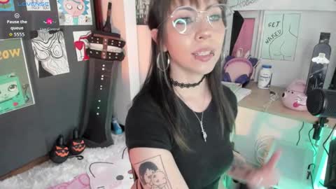 oni_dakotta online show from October 26, 2:56 pm