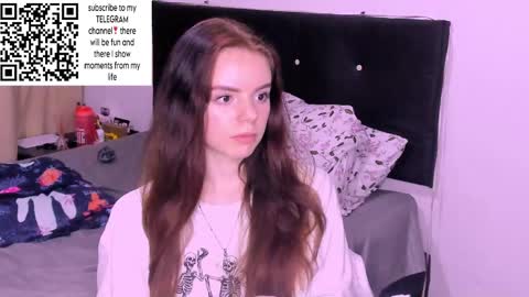 Snapshot of only_sarah1 chatting on December 24, 12:11 am only_sarah1 online show from December 24, 12:11 am