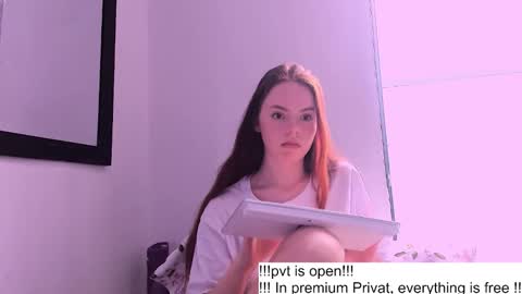 Snapshot of only_sarah1 chatting on October 17, 10:24 pm only_sarah1 online show from October 17, 10:24 pm