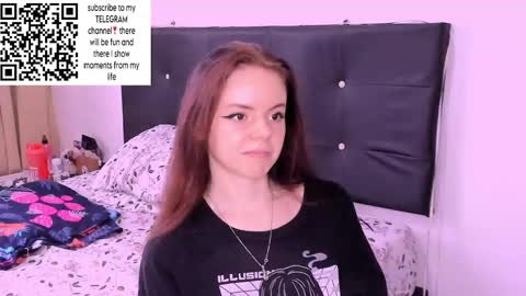 Snapshot of only_sarah1 chatting on December 10, 10:47 pm only_sarah1 online show from December 10, 10:47 pm