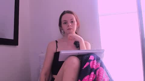 Snapshot of only_sarah1 chatting on October 8, 9:52 pm only_sarah1 online show from October 8, 9:52 pm