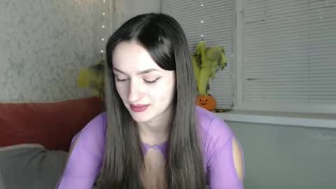 Amalia online show from December 4, 7:45 pm