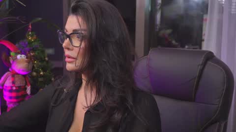 Nicolle online show from December 10, 2:38 am
