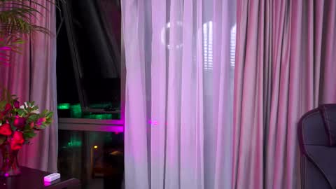 Nicolle online show from September 11, 9:48 pm