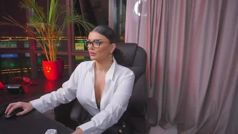 Nicolle online show from January 21, 4:58 pm