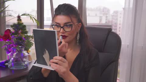 Nicolle online show from December 22, 9:11 am