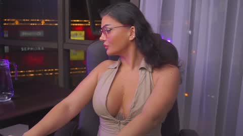 Nicolle online show from December 30, 4:40 pm