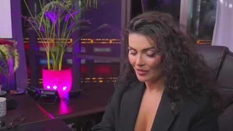 Nicolle online show from December 14, 10:07 pm