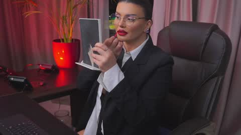 Nicolle online show from January 27, 8:17 pm