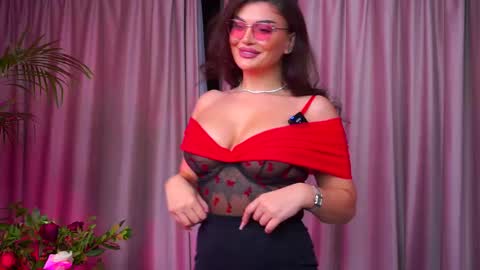 Nicolle online show from September 14, 9:45 pm