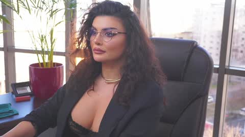 Nicolle online show from January 23, 1:45 pm