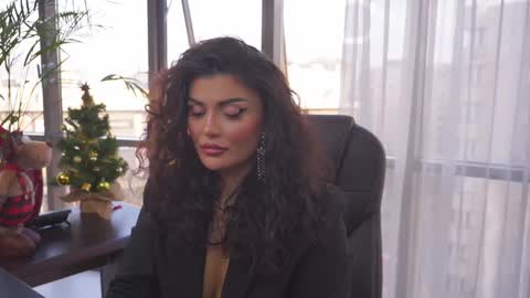 Nicolle online show from December 14, 12:01 pm