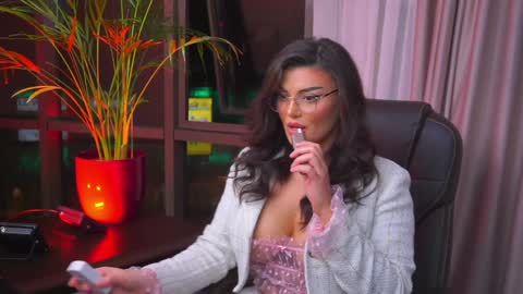 Nicolle online show from January 31, 7:51 pm