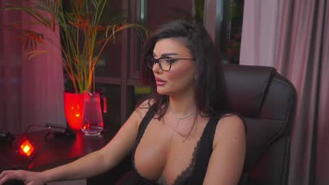 Nicolle online show from January 30, 10:30 pm