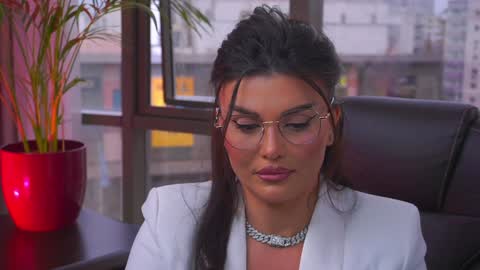 Nicolle online show from February 2, 2:24 pm