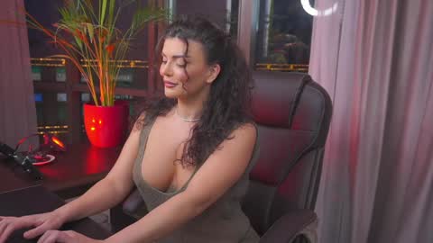 Nicolle online show from January 20, 3:28 pm