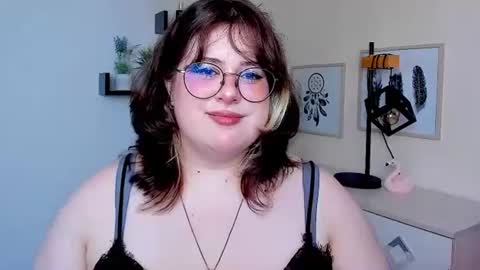 OpheliaLush online show from August 3, 9:15 am
