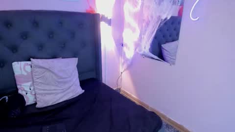 ophelune online show from October 28, 2:45 pm