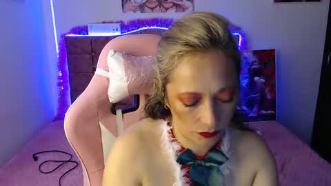 Snapshot of oriana_100 chatting on December 17, 7:48 pm oriana_100 online show from December 17, 7:48 pm