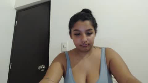Snapshot of oriana_ston chatting on January 9, 11:45 pm oriana_ston online show from January 9, 11:45 pm