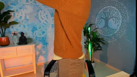 Orianna -  Hi Im into geek culture cosplay crafting LARP games. Shall we play DnD online show from December 13, 9:04 am