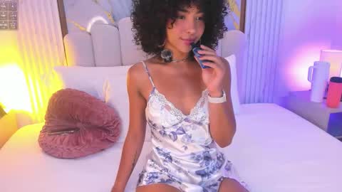 Snapshot of oshun_25 chatting on October 27, 12:44 pm Oshun  online show from October 27, 12:44 pm
