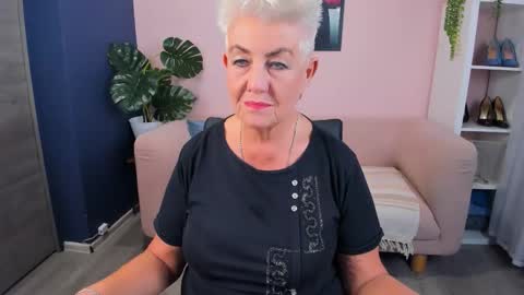 Snapshot of over50games chatting on September 20, 9:18 am Alla online show from September 20, 9:18 am