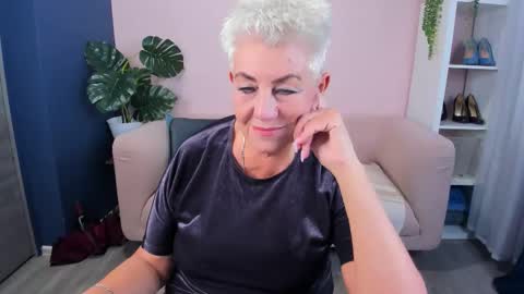 Snapshot of over50games chatting on September 23, 8:34 am Alla online show from September 23, 8:34 am