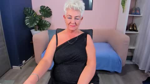 Snapshot of over50games chatting on October 16, 10:18 am Alla online show from October 16, 10:18 am