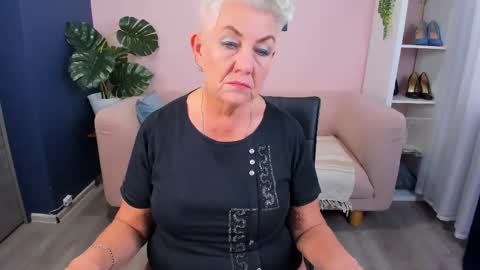 Snapshot of over50games chatting on September 18, 8:35 am Alla online show from September 18, 8:35 am