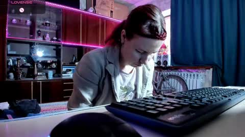 Ella online show from February 12, 6:51 am